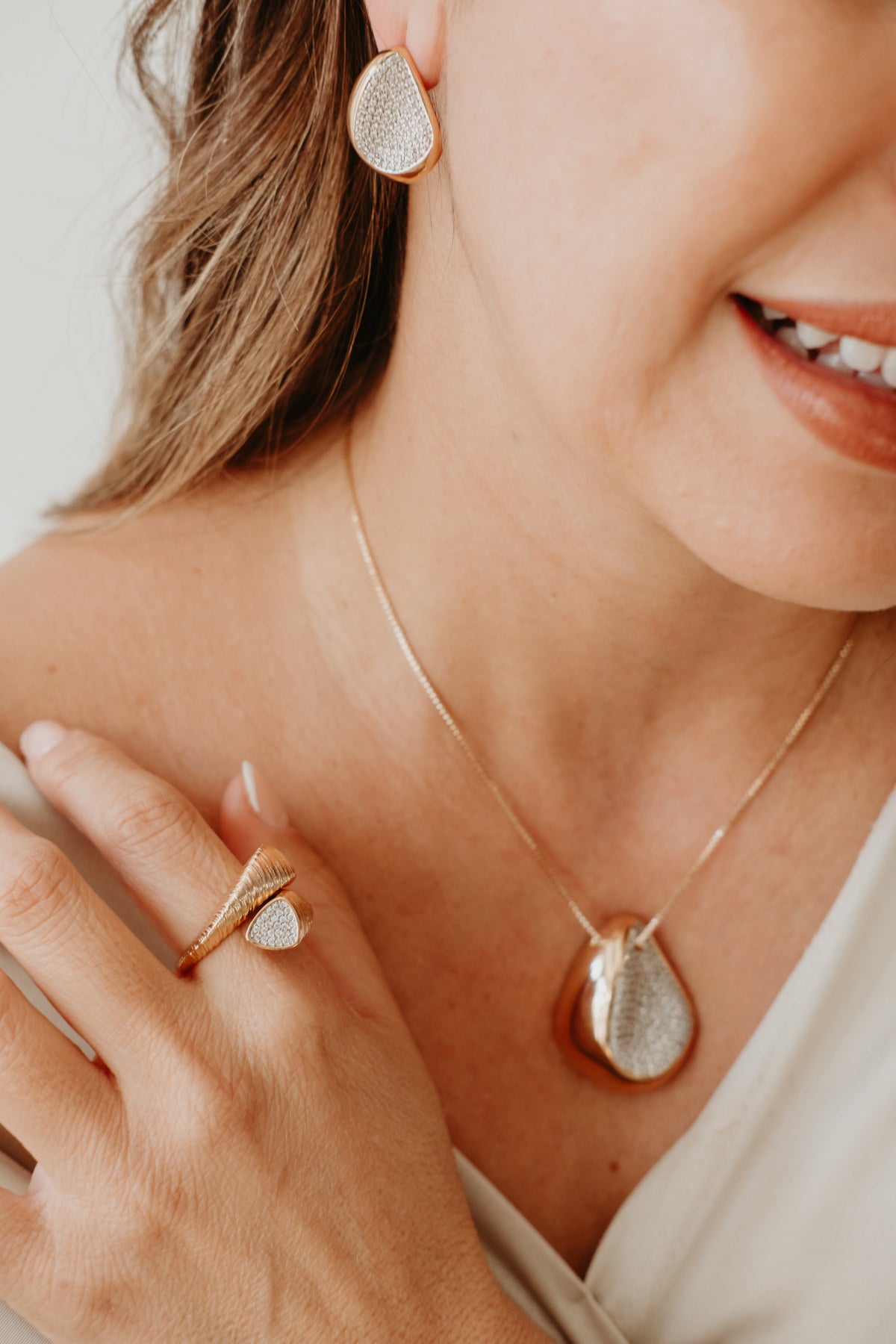 The Deserts Rain | 18K Gold-Plated Teardrop Jewelry Set with Pavé Zirconia – Necklace and Stud Earrings