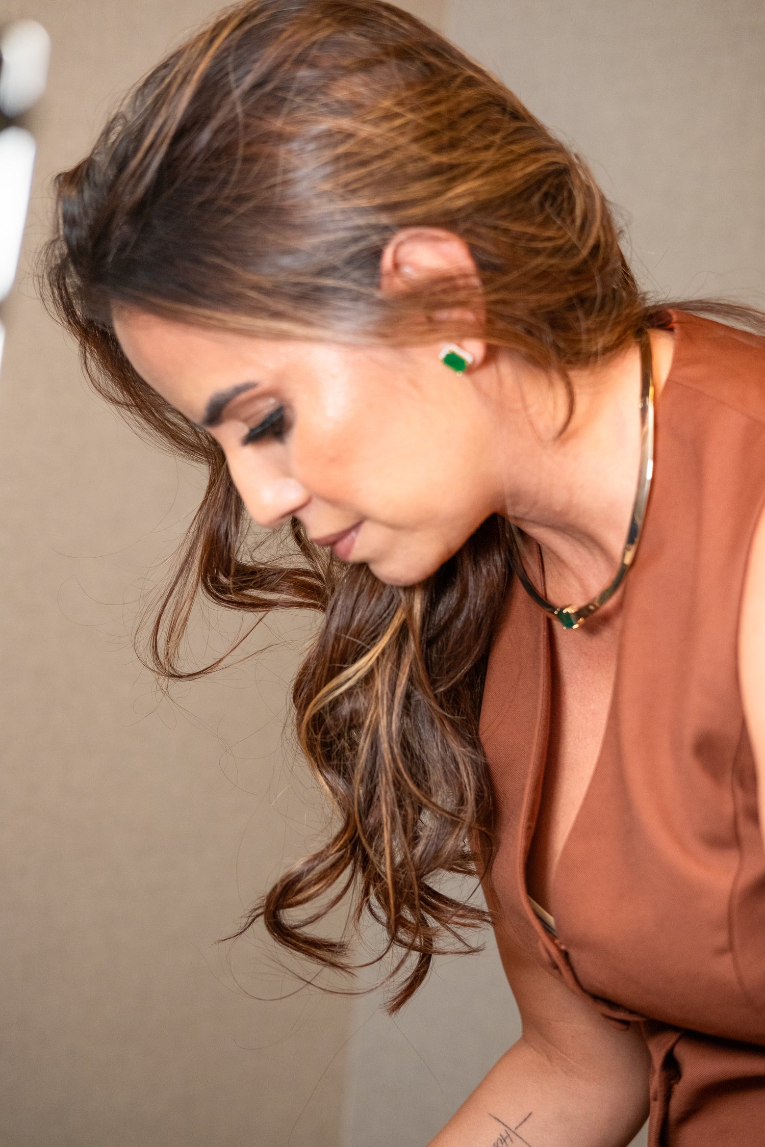 Smooth Gold-Tone Choker with Emerald Fusion Stone 18K Gold Plated